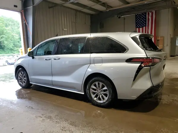 5TDKRKEC2NS090169 2022 TOYOTA SIENNA - Image 2