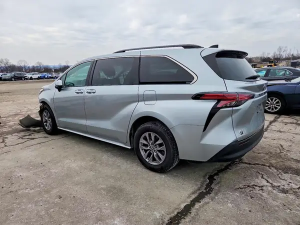 5TDKRKEC2NS091693 2022 TOYOTA SIENNA - Image 2