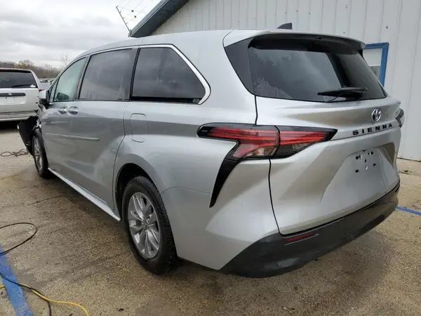 5TDKRKEC2NS100148 2022 TOYOTA SIENNA - Image 2