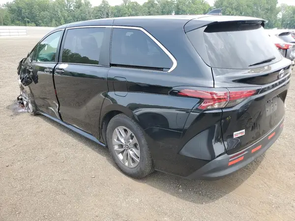 5TDKRKEC2NS110064 2022 TOYOTA SIENNA - Image 2