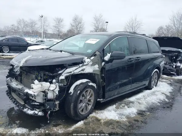 5TDKRKEC2NS111036 2022 TOYOTA SIENNA - Image 2