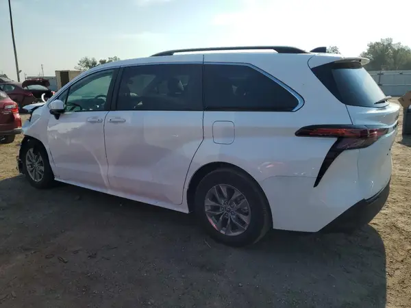 5TDKRKEC2NS116656 2022 TOYOTA SIENNA - Image 2