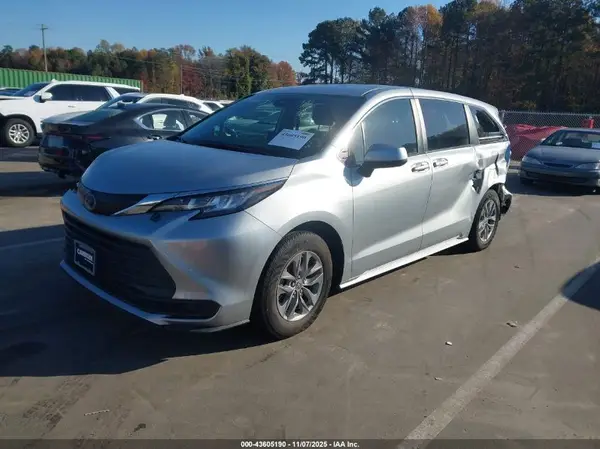 5TDKRKEC2NS117645 2022 TOYOTA SIENNA - Image 2