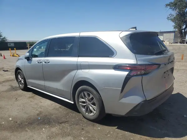 5TDKRKEC2NS117967 2022 TOYOTA SIENNA - Image 2