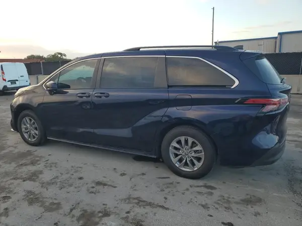5TDKRKEC2NS120514 2022 TOYOTA SIENNA - Image 2