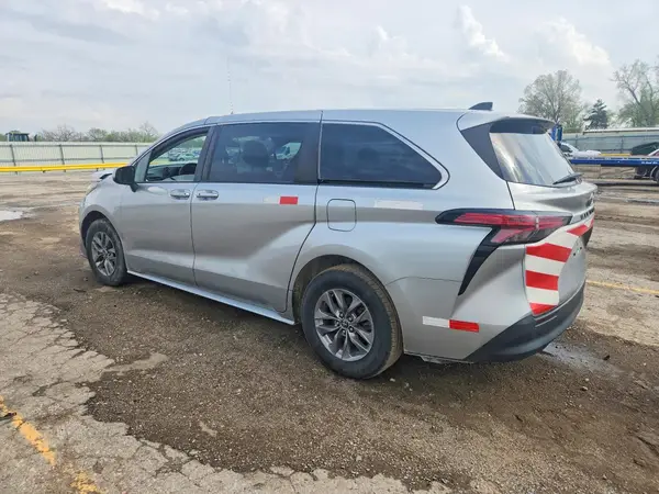 5TDKRKEC2NS122408 2022 TOYOTA SIENNA - Image 2