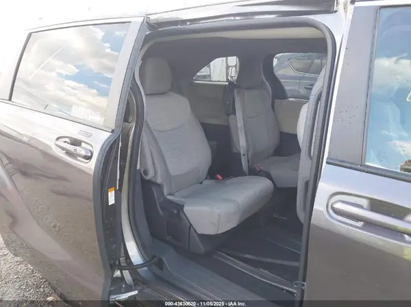 5TDKRKEC2PS156450 2023 TOYOTA SIENNA - Image 8