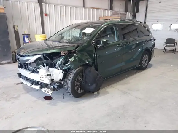 5TDKRKEC2PS173054 2023 TOYOTA SIENNA - Image 2