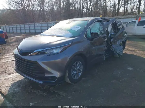 5TDKRKEC2PS174740 2023 TOYOTA SIENNA - Image 2