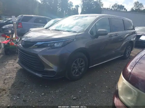 5TDKRKEC2RS188186 2024 TOYOTA SIENNA - Image 2