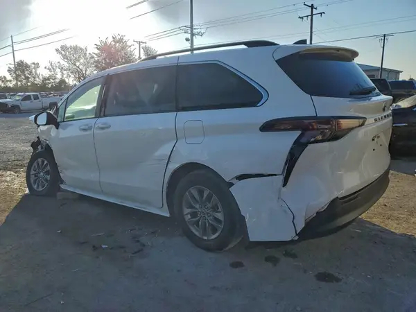 5TDKRKEC2RS192626 2024 TOYOTA SIENNA - Image 2