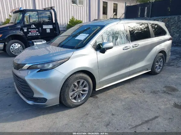 5TDKRKEC2RS200188 2024 TOYOTA SIENNA - Image 2