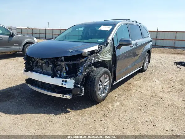 5TDKRKEC2RS215953 2024 TOYOTA SIENNA - Image 2