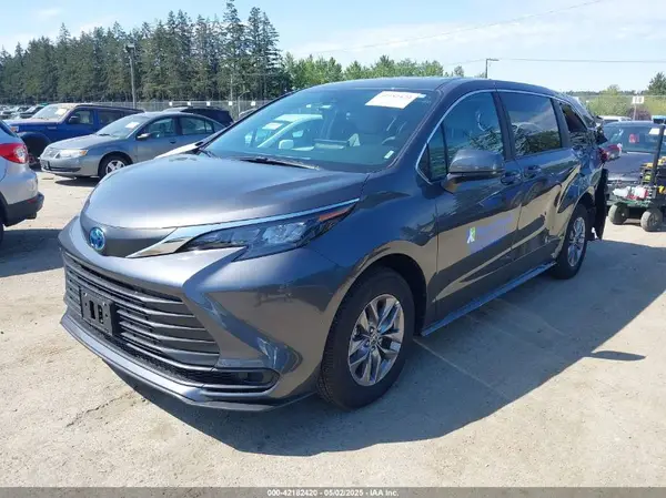 5TDKRKEC2SS239529 2025 TOYOTA SIENNA - Image 2