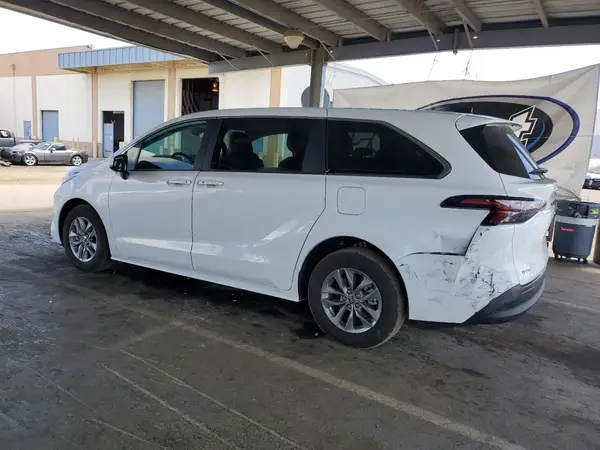 5TDKRKEC2SS247324 2025 TOYOTA SIENNA - Image 2