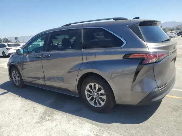 5TDKRKEC3MS007041 2021 TOYOTA SIENNA - Image 2