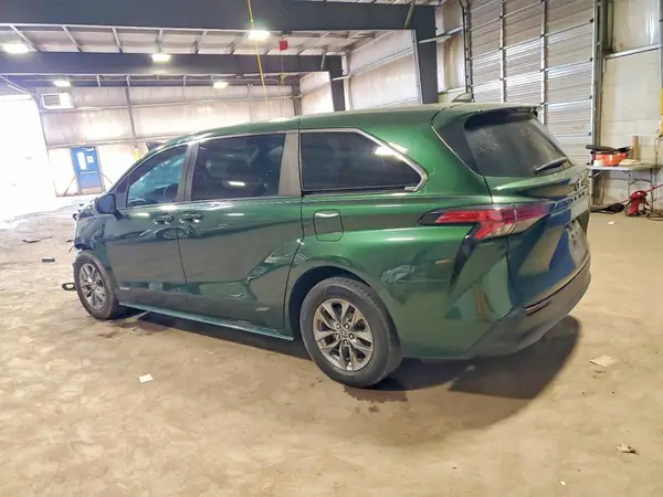 5TDKRKEC3MS007816 2021 TOYOTA SIENNA - Image 2