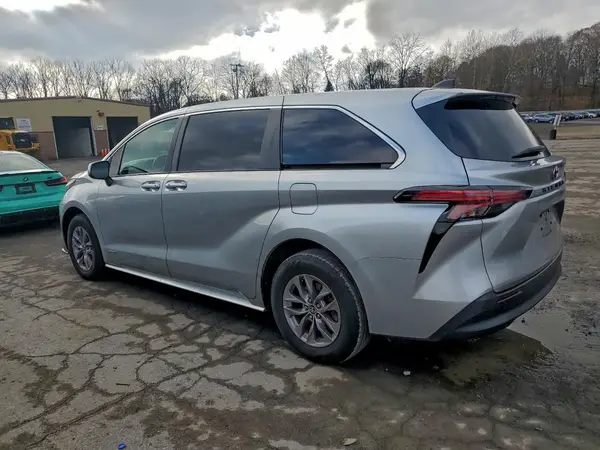 5TDKRKEC3MS018640 2021 TOYOTA SIENNA - Image 2