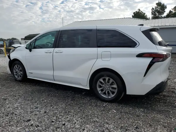 5TDKRKEC3MS028018 2021 TOYOTA SIENNA - Image 2