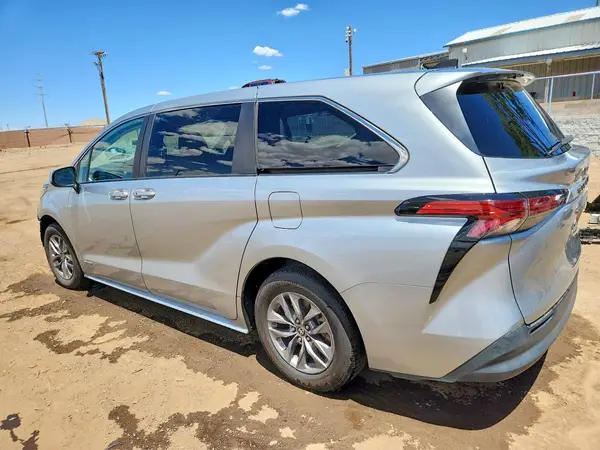 5TDKRKEC3MS043554 2021 TOYOTA SIENNA - Image 2