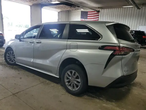5TDKRKEC3MS047961 2021 TOYOTA SIENNA - Image 2