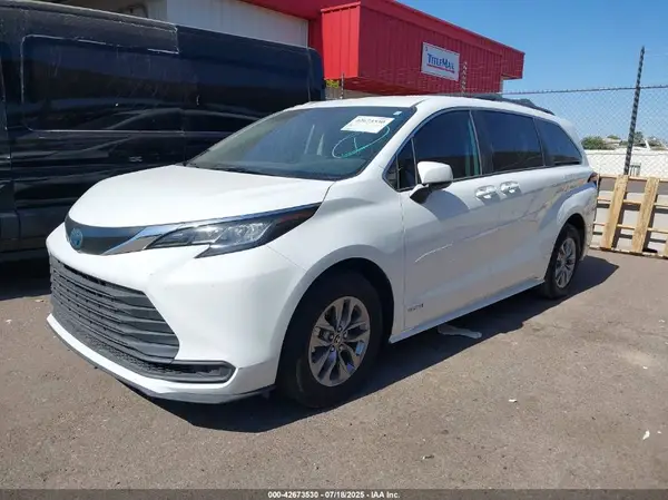 5TDKRKEC3MS052285 2021 TOYOTA SIENNA - Image 2