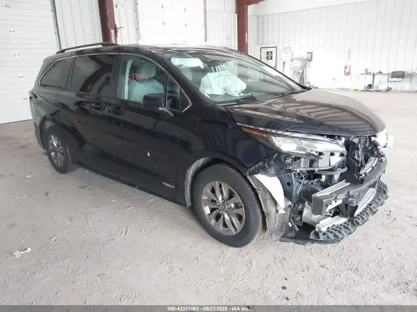 5TDKRKEC3MS070561 2021 TOYOTA SIENNA - Image 1