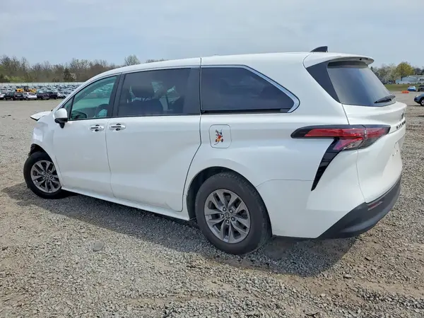 5TDKRKEC3NS076362 2022 TOYOTA SIENNA - Image 2