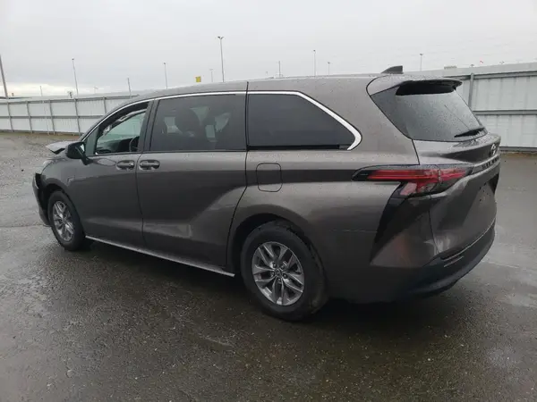 5TDKRKEC3NS076605 2022 TOYOTA SIENNA - Image 2
