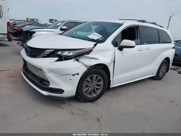 5TDKRKEC3NS077043 2022 TOYOTA SIENNA - Image 2