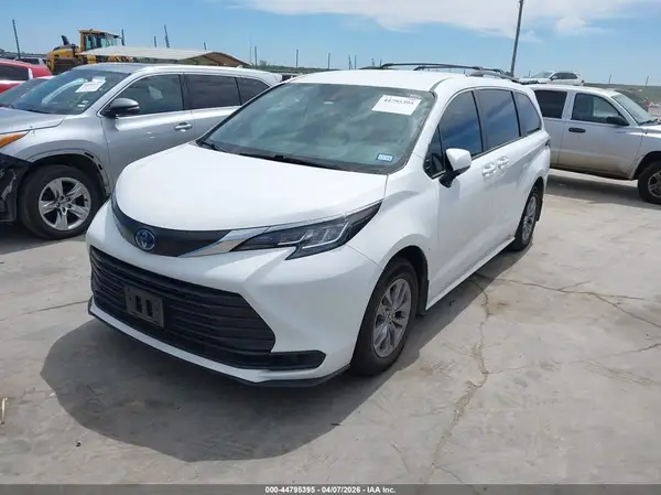 5TDKRKEC3NS078578 2022 TOYOTA SIENNA - Image 2