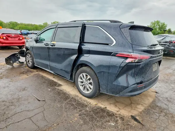 5TDKRKEC3NS096787 2022 TOYOTA SIENNA - Image 2