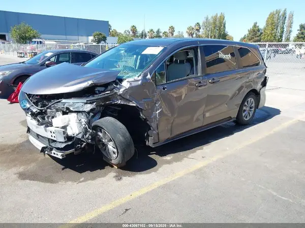 5TDKRKEC3NS097101 2022 TOYOTA SIENNA - Image 2