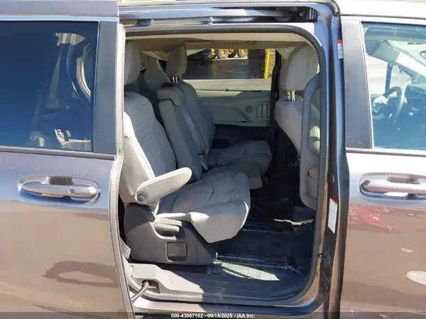 5TDKRKEC3NS097101 2022 TOYOTA SIENNA - Image 8
