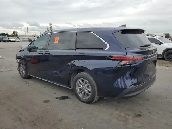 5TDKRKEC3NS098698 2022 TOYOTA SIENNA - Image 2