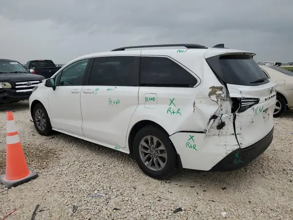 5TDKRKEC3NS098944 2022 TOYOTA SIENNA - Image 2