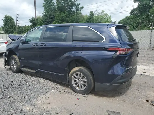 5TDKRKEC3NS109635 2022 TOYOTA SIENNA - Image 2