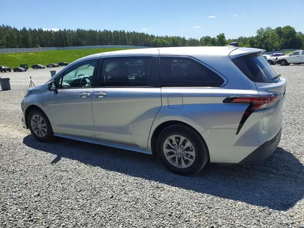5TDKRKEC3NS115631 2022 TOYOTA SIENNA - Image 2