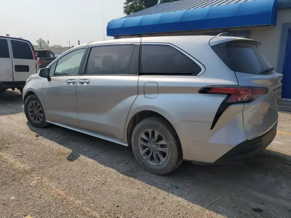5TDKRKEC3NS116083 2022 TOYOTA SIENNA - Image 2