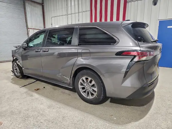 5TDKRKEC3NS121459 2022 TOYOTA SIENNA - Image 2