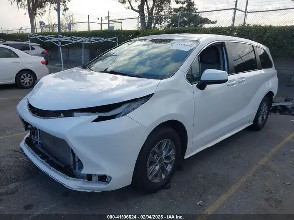 5TDKRKEC3NS122143 2022 TOYOTA SIENNA - Image 2