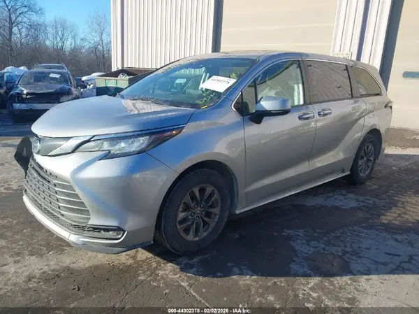 5TDKRKEC3NS122496 2022 TOYOTA SIENNA - Image 2