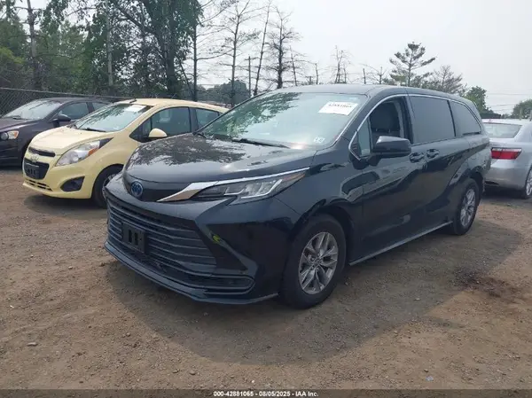 5TDKRKEC3NS122725 2022 TOYOTA SIENNA - Image 2