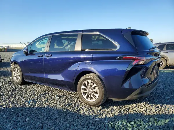 5TDKRKEC3PS143447 2023 TOYOTA SIENNA - Image 2