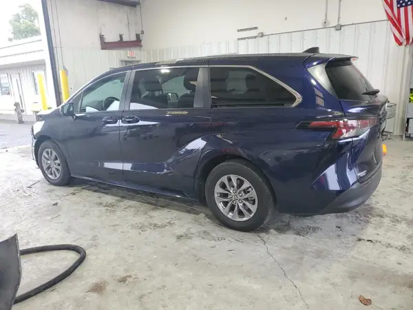 5TDKRKEC3PS146087 2023 TOYOTA SIENNA - Image 2