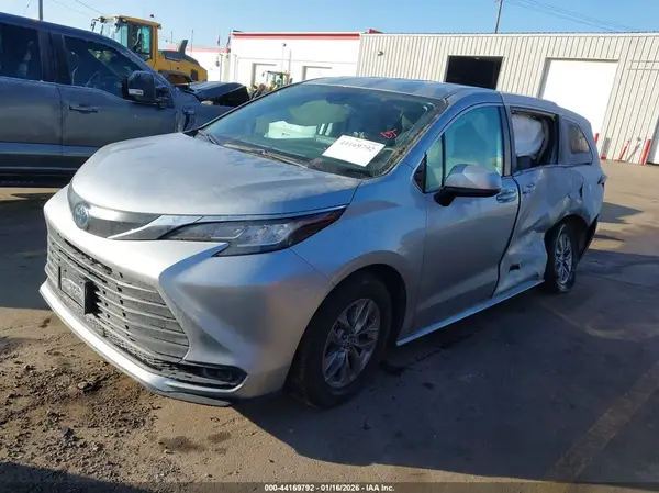 5TDKRKEC3PS154707 2023 TOYOTA SIENNA - Image 2