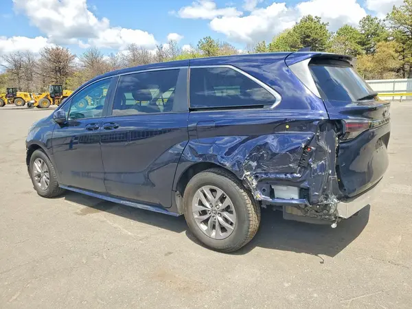 5TDKRKEC3PS154917 2023 TOYOTA SIENNA - Image 2