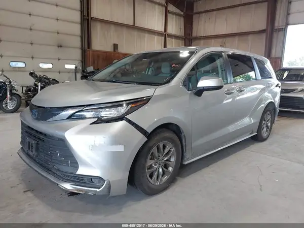 5TDKRKEC3PS165870 2023 TOYOTA SIENNA - Image 2