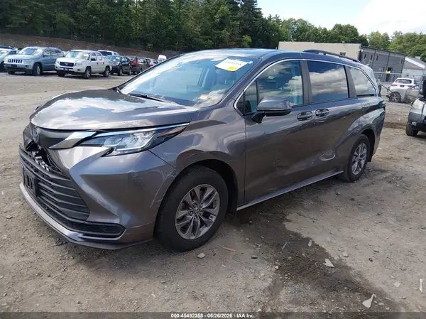 5TDKRKEC3PS172253 2023 TOYOTA SIENNA - Image 2