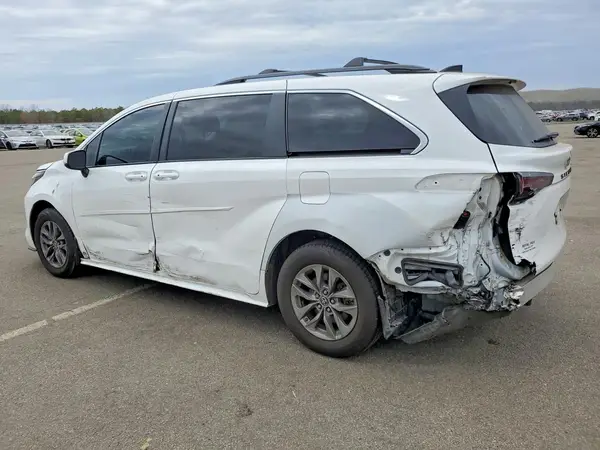 5TDKRKEC3RS181912 2024 TOYOTA SIENNA - Image 2